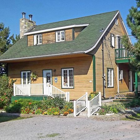 Gite La Halte Du Verger Bed And Breakfast Rivière-du-Loup Exterior foto