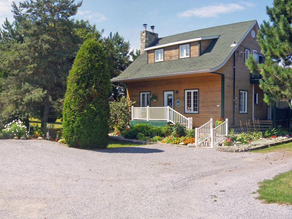 Gite La Halte Du Verger Bed And Breakfast Rivière-du-Loup Exterior foto