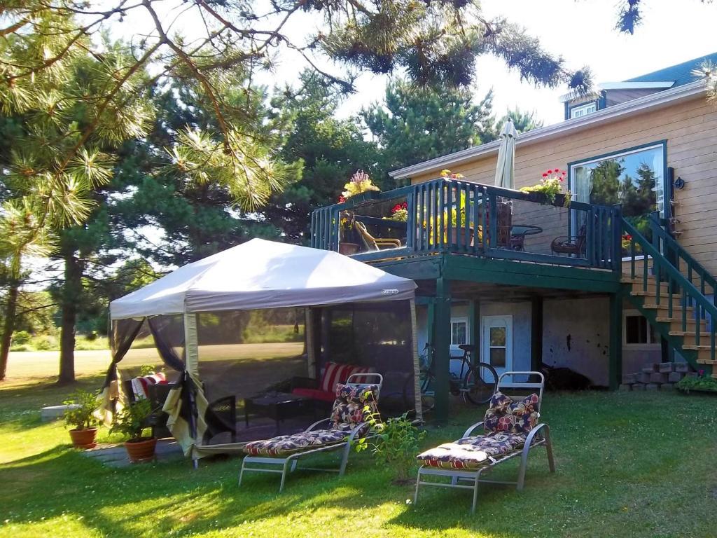 Gite La Halte Du Verger Bed And Breakfast Rivière-du-Loup Exterior foto