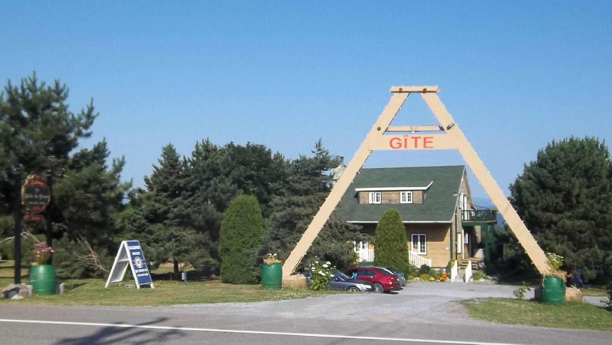 Gite La Halte Du Verger Bed And Breakfast Rivière-du-Loup Exterior foto