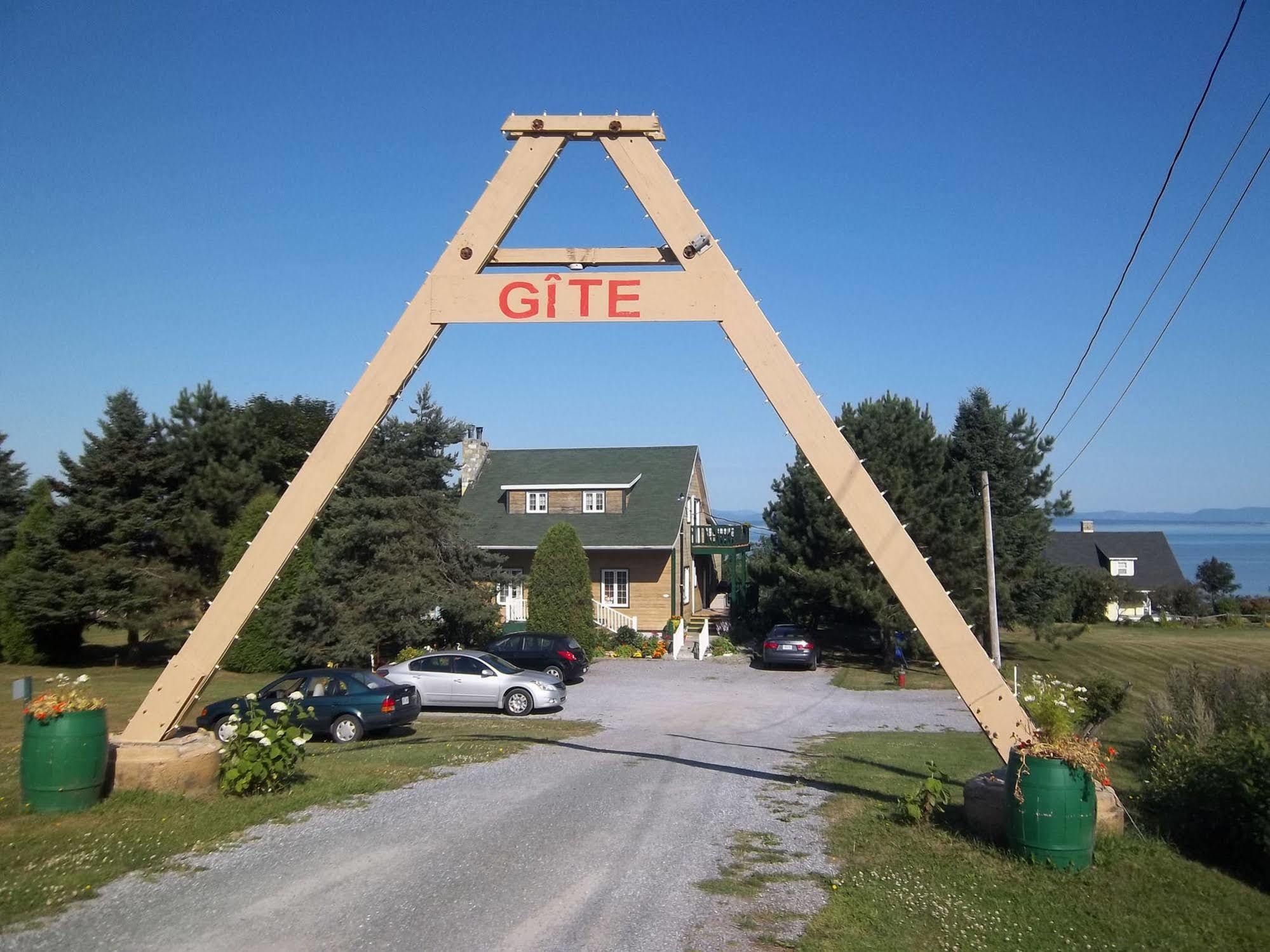 Gite La Halte Du Verger Bed And Breakfast Rivière-du-Loup Exterior foto